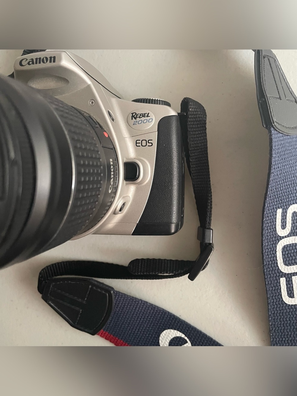 Canon EOS Rebel 2000 35mm SLR Film Camera Bundle -  Vintage Analogue Aesthetic - Picture 4 of 13